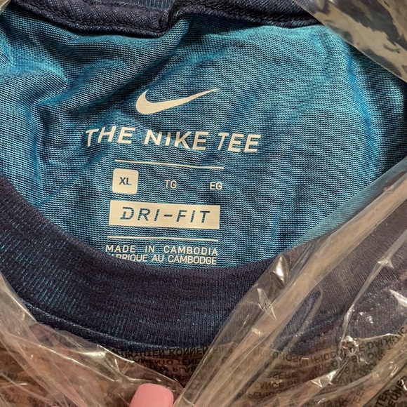 Nike Dri-FIT Training Tee - Picture 4 of 5